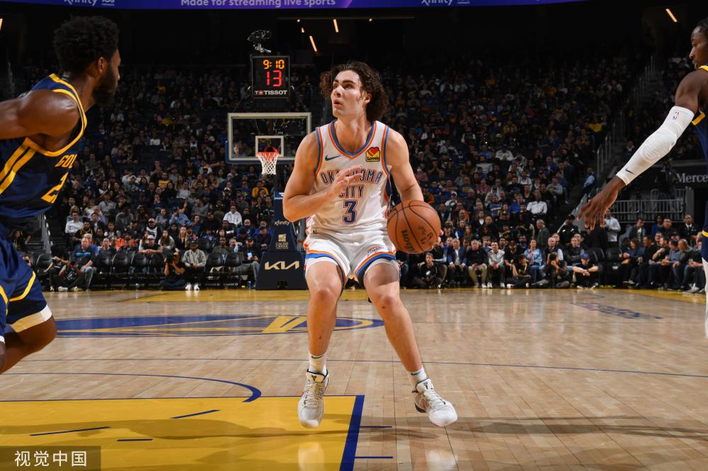 她不仅用实 她不仅用实